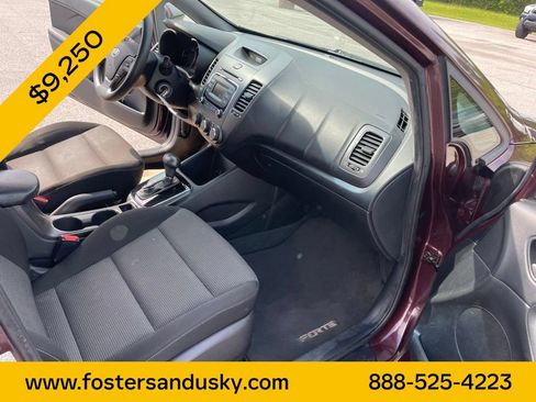 Used 2017 Kia Forte LX FWD image 19