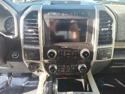 Used 2018 Ford F150 Lariat w/ Equipment Group 502A Luxury AWD/4WD image 23