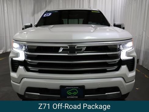 Certified 2025 Chevrolet Silverado 1500 High Country w/ Technology Package AWD/4WD image 9