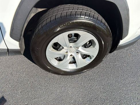 Used 2022 Toyota RAV4 LE FWD image 36