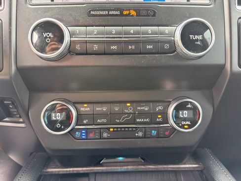 Used 2019 Ford Expedition Limited w/ Special Edition Package AWD/4WD image 15