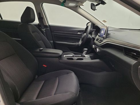 Used 2025 Nissan Altima 2.5 SV FWD image 21