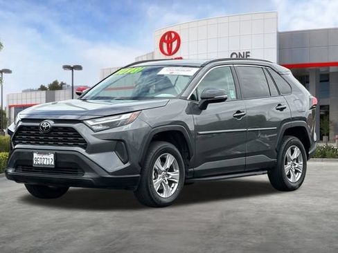Used 2022 Toyota RAV4 XLE w/ Convenience Package FWD image 10