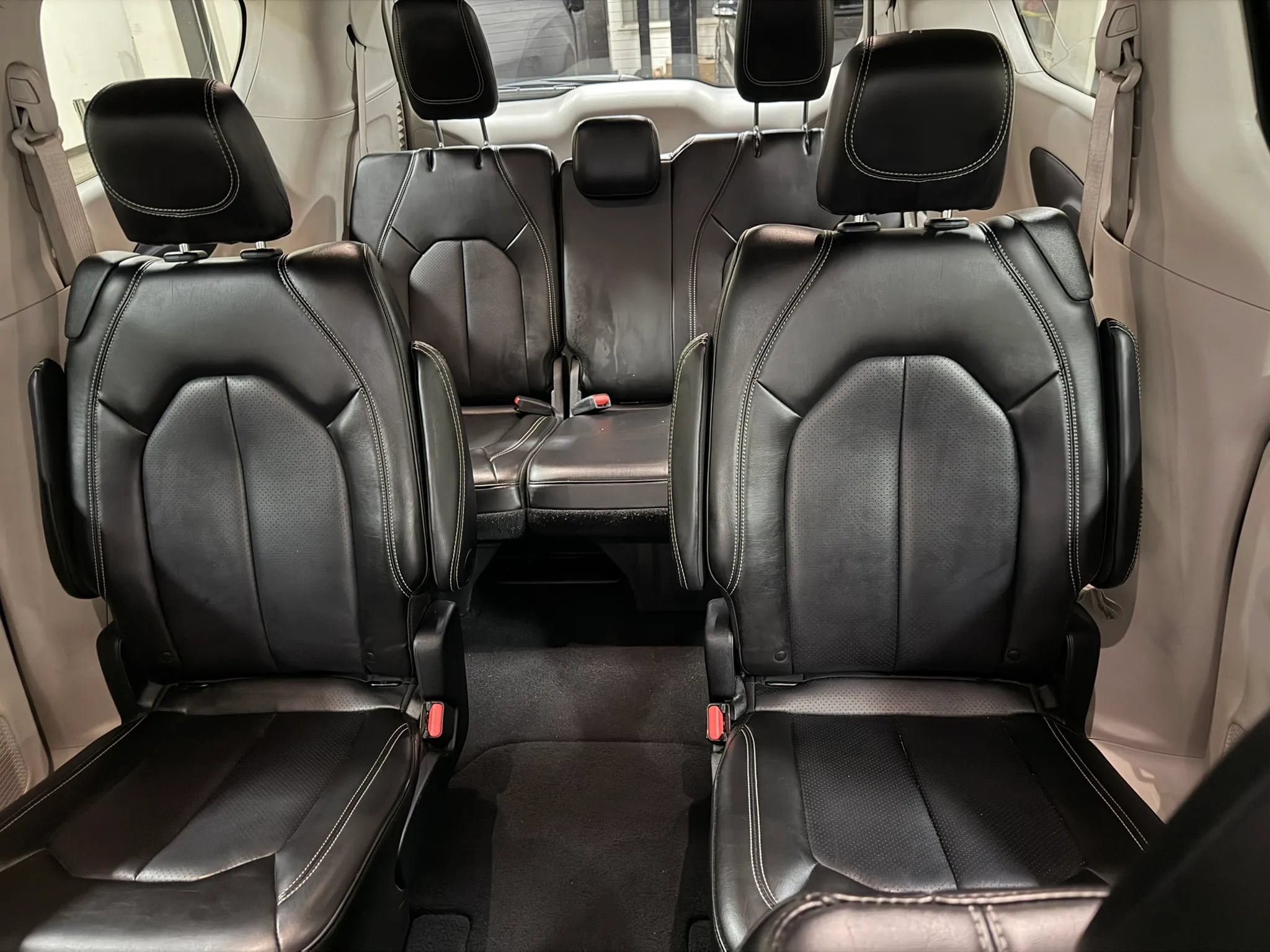 Used 2023 Chrysler Pacifica Touring-L FWD image 42