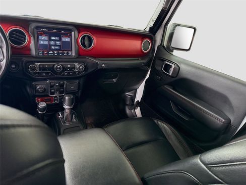 Used 2021 Jeep Gladiator Rubicon AWD/4WD image 16