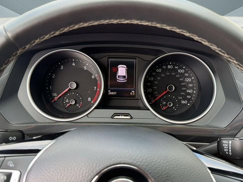 Used 2021 Volkswagen Tiguan SE w/ Panoramic Sunroof Package FWD image 20