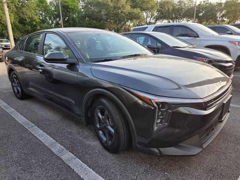 Used 2025 Kia K4 FWD image 2