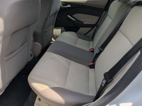 Used 2014 Ford Focus SE w/ SE Winter Package FWD image 18