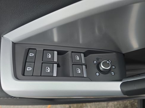 New 2025 Audi Q3 2.0T Premium image 27