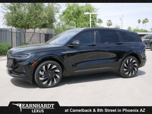 Used 2025 Lincoln Nautilus Reserve image 1