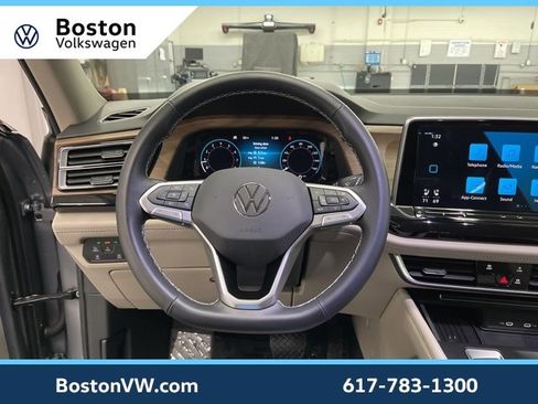 Used 2025 Volkswagen Atlas SE image 18