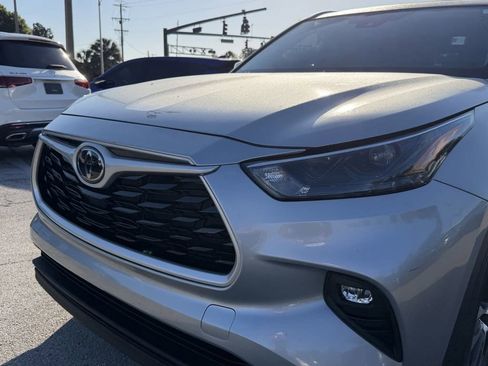 Used 2023 Toyota Highlander XLE FWD image 10