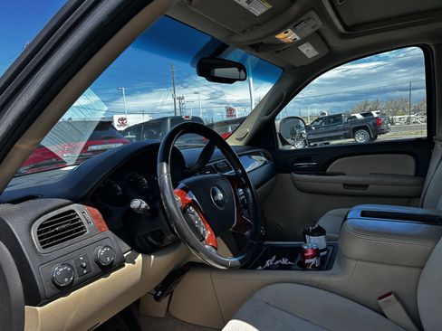 Used 2007 Chevrolet Suburban LT AWD/4WD image 9