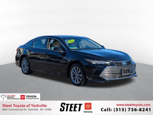 Used 2021 Toyota Avalon XLE image 1