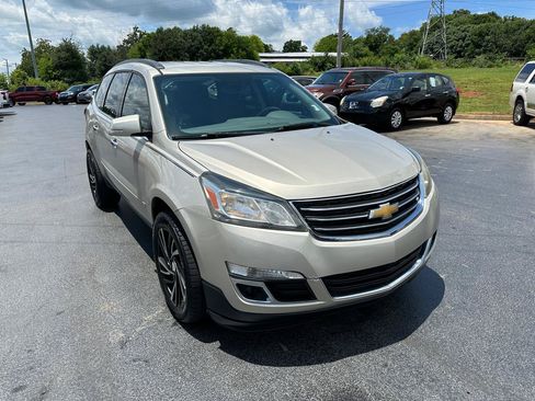 Used 2015 Chevrolet Traverse LT w/ Style and Technology Package FWD image 6