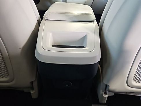 Used 2022 Volvo XC60 B5 Momentum image 18