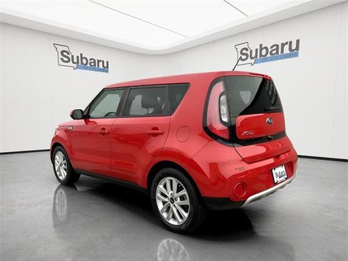 Used 2017 Kia Soul + image 5