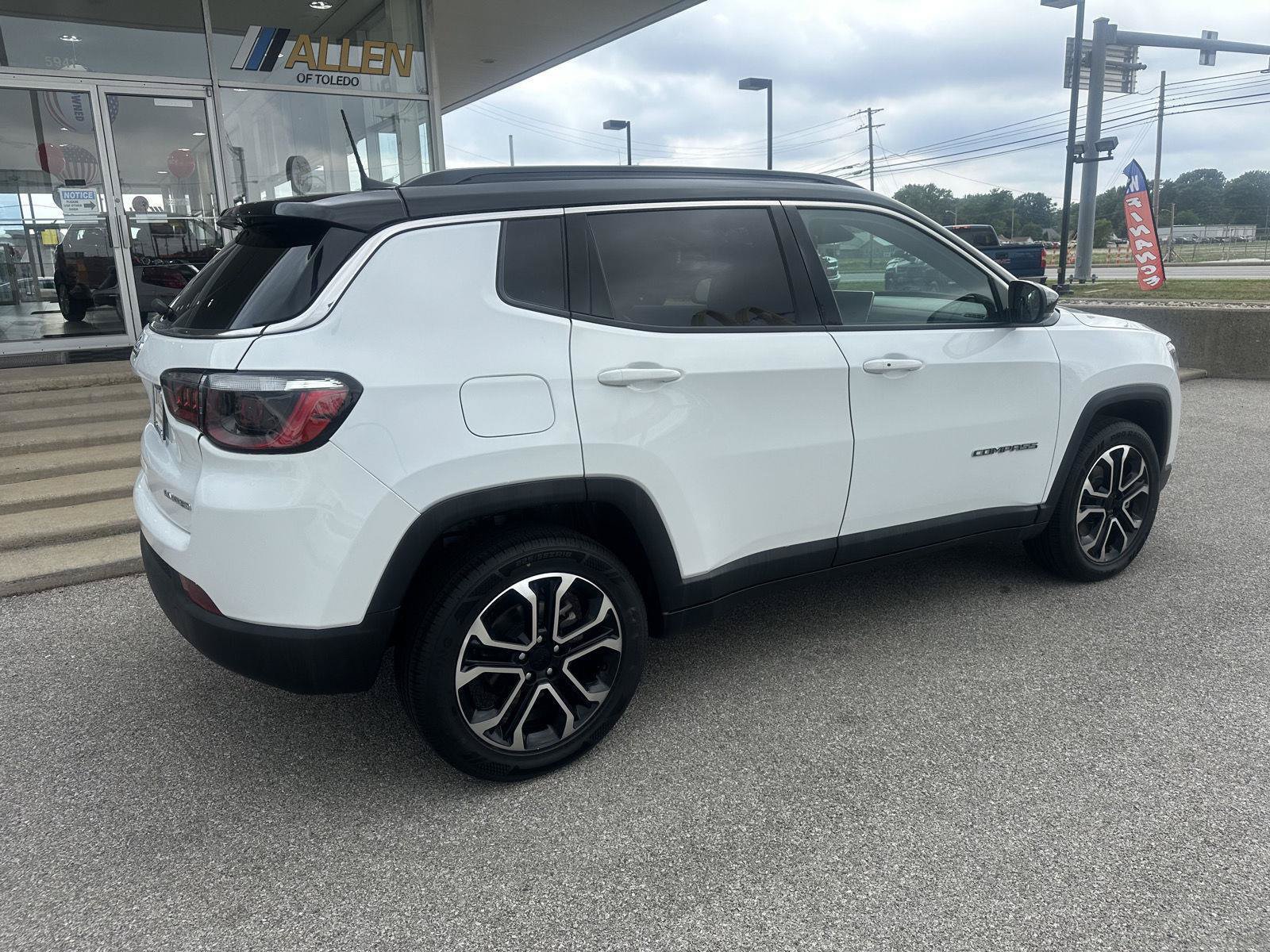 Used 2023 Jeep Compass Limited AWD/4WD image 12
