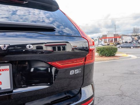 Used 2025 Volvo XC60 B5 Plus image 27