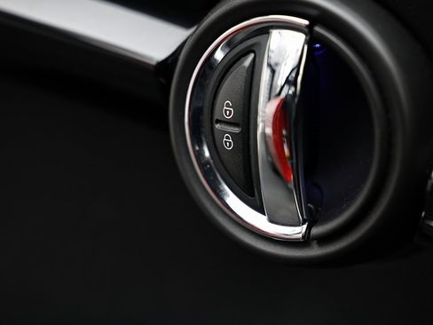 Used 2020 MINI Cooper S image 18