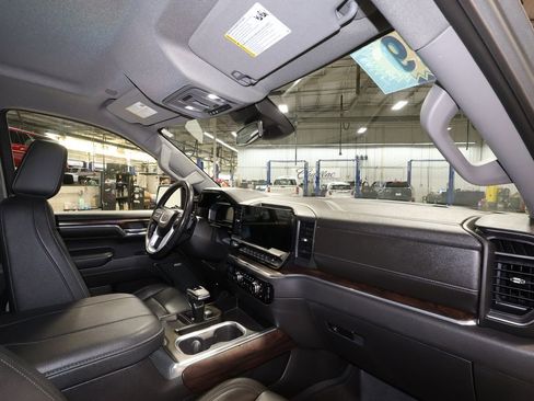 Used 2023 GMC Sierra 1500 SLT w/ SLT Premium Plus Package image 28