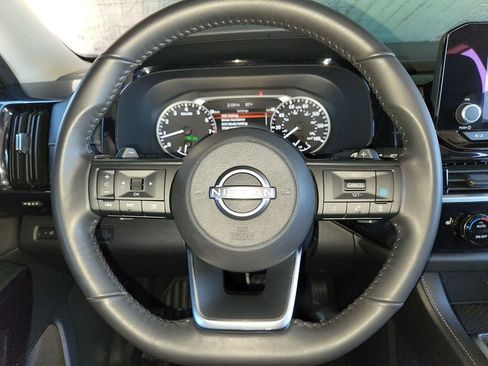 Certified 2025 Nissan Pathfinder SV image 23