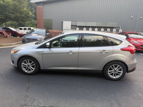 Used 2016 Ford Focus SE FWD image 2