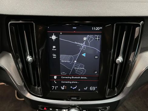 Used 2019 Volvo S60 T8 R-Design image 22