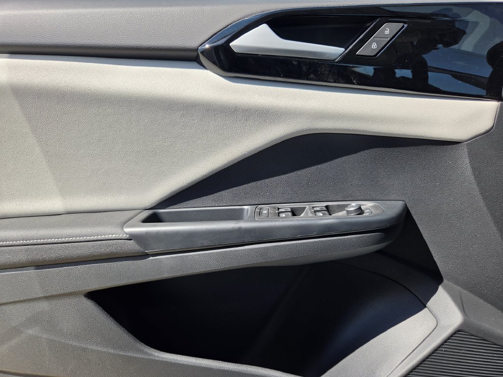 New 2027 Volkswagen Taos S FWD image 19