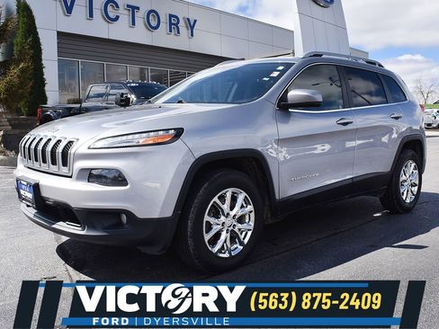 Used 2017 Jeep Cherokee Latitude w/ Safety/Convenience Group AWD/4WD image 1