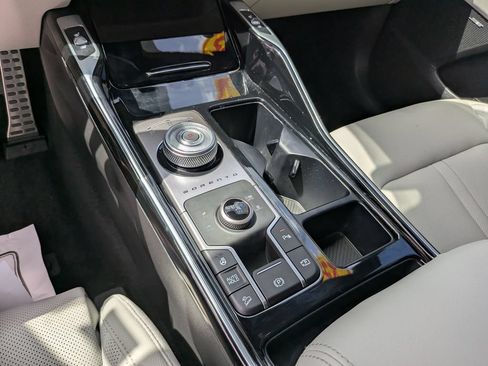 Certified 2025 Kia Sorento SX Prestige AWD/4WD image 31