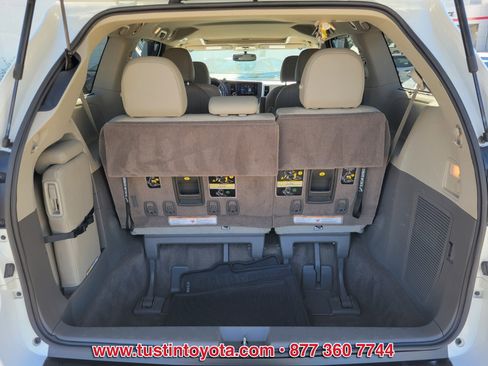 Used 2017 Toyota Sienna XLE image 14