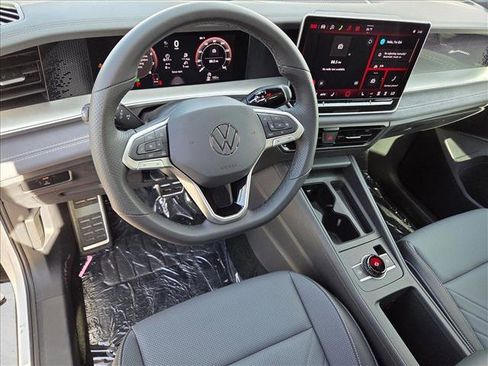 New 2026 Volkswagen Tiguan SE R-Line FWD image 3