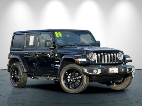 Used 2024 Jeep Wrangler Unlimited Sahara w/ Technology Group AWD/4WD image 2