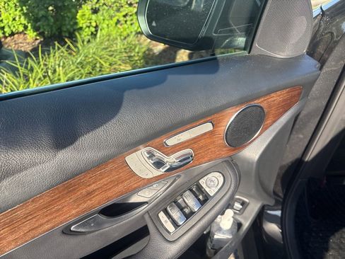 Used 2020 Mercedes-Benz GLC 300 image 9