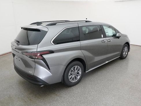New 2026 Toyota Sienna XLE FWD image 47
