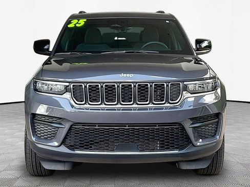 Used 2025 Jeep Grand Cherokee Laredo X AWD/4WD image 2
