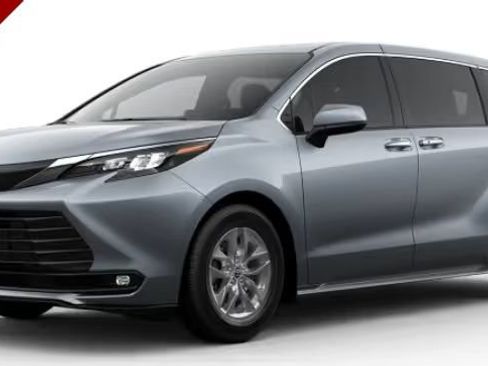 Used 2025 Toyota Sienna LE FWD image 1