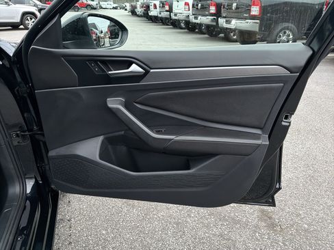 Used 2023 Volkswagen Jetta SE image 15