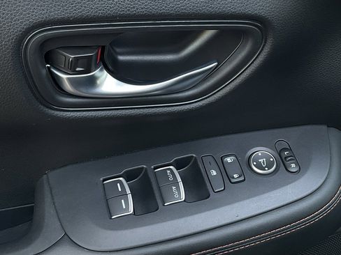 Used 2025 Honda HR-V Sport image 13