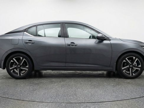 Used 2025 Nissan Sentra SV FWD image 11