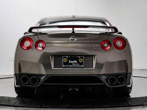 Used 2009 Nissan GT-R Premium image 13