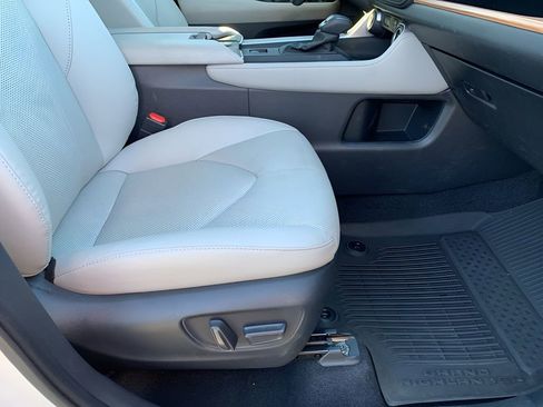 Used 2024 Toyota Grand Highlander Limited image 17