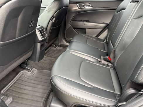Used 2025 Kia Sportage EX FWD image 25