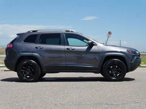 Used 2019 Jeep Cherokee Trailhawk w/ Comfort/Convenience Group AWD/4WD image 6