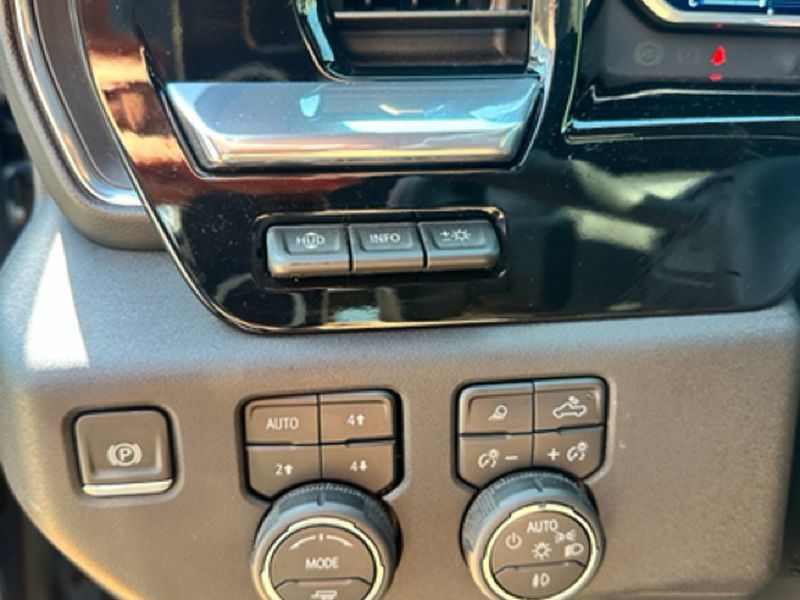 Used 2024 Chevrolet Silverado 1500 High Country w/ High Country Premium Package AWD/4WD image 11