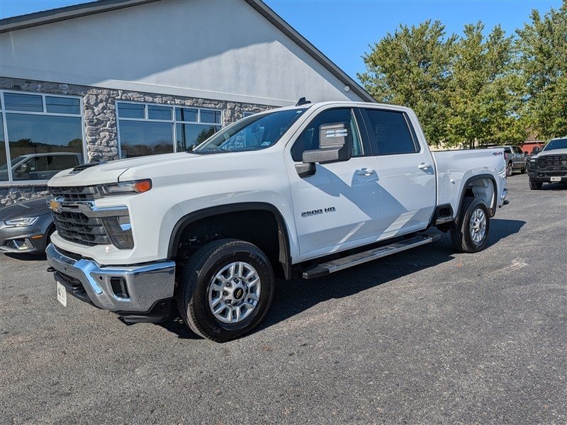 Used 2025 Chevrolet Silverado 2500 LT w/ Convenience Package AWD/4WD image 1