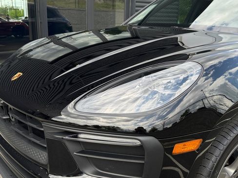 Certified 2024 Porsche Macan image 6