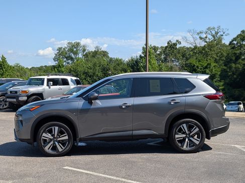 Used 2025 Nissan Rogue SL w/ SL Premium Package AWD/4WD image 6