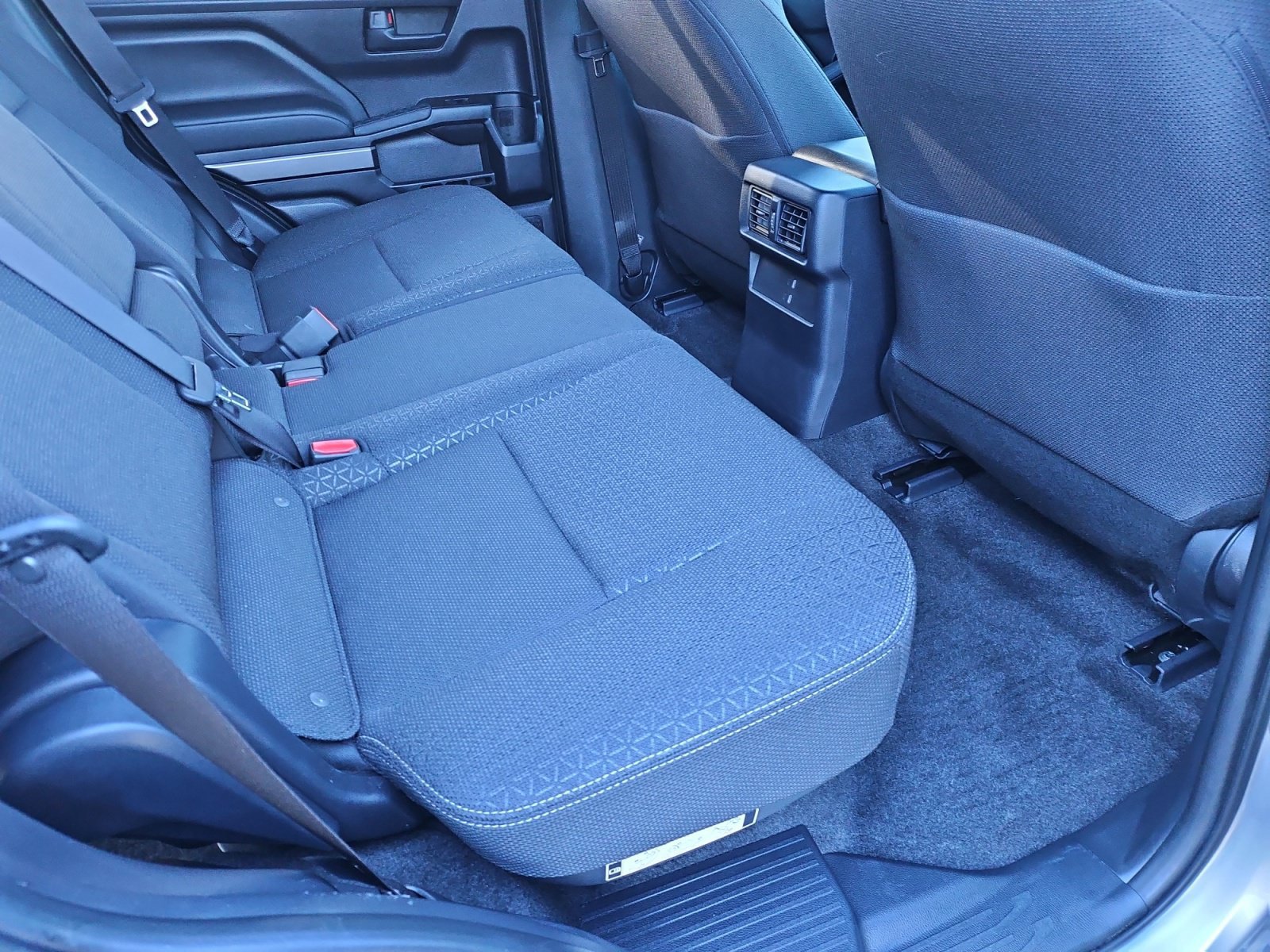 Used 2025 Toyota 4Runner SR5 AWD/4WD image 29